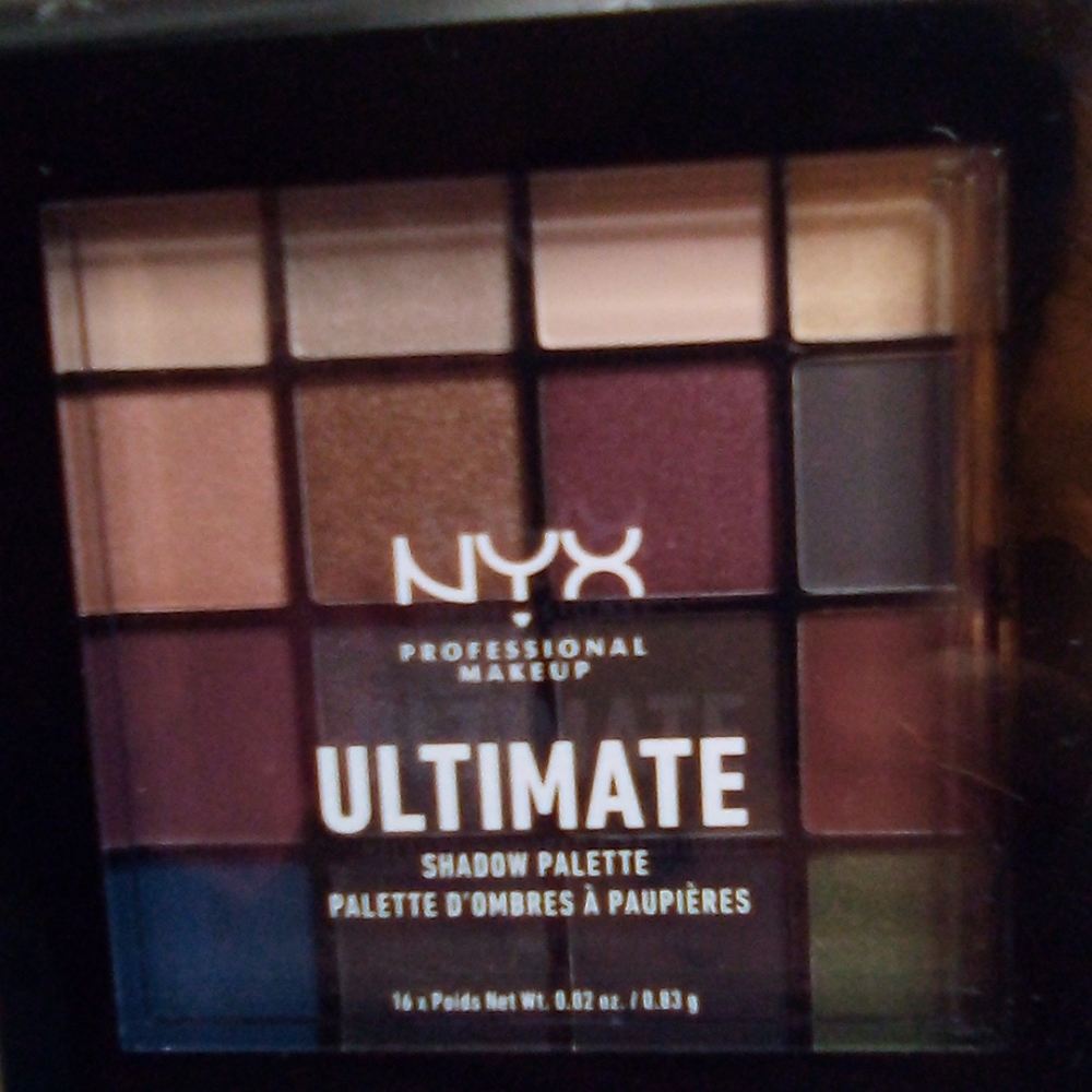 NYX professional eyeshadow palette